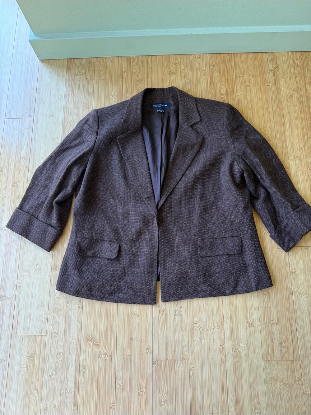Jones New York linen rayon blend three quarter sleeve blazer single button